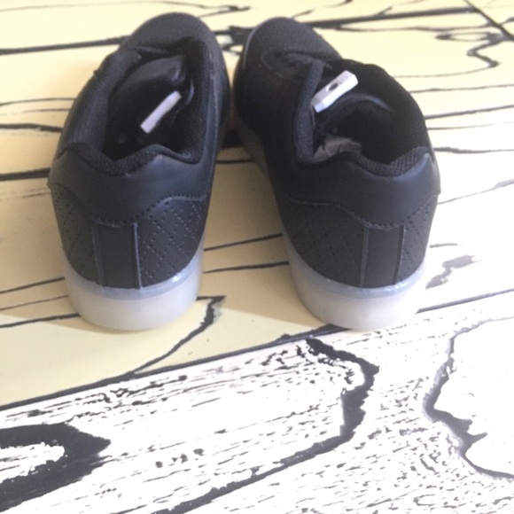 Women’s black led light up shoe - Picture 4 of 4